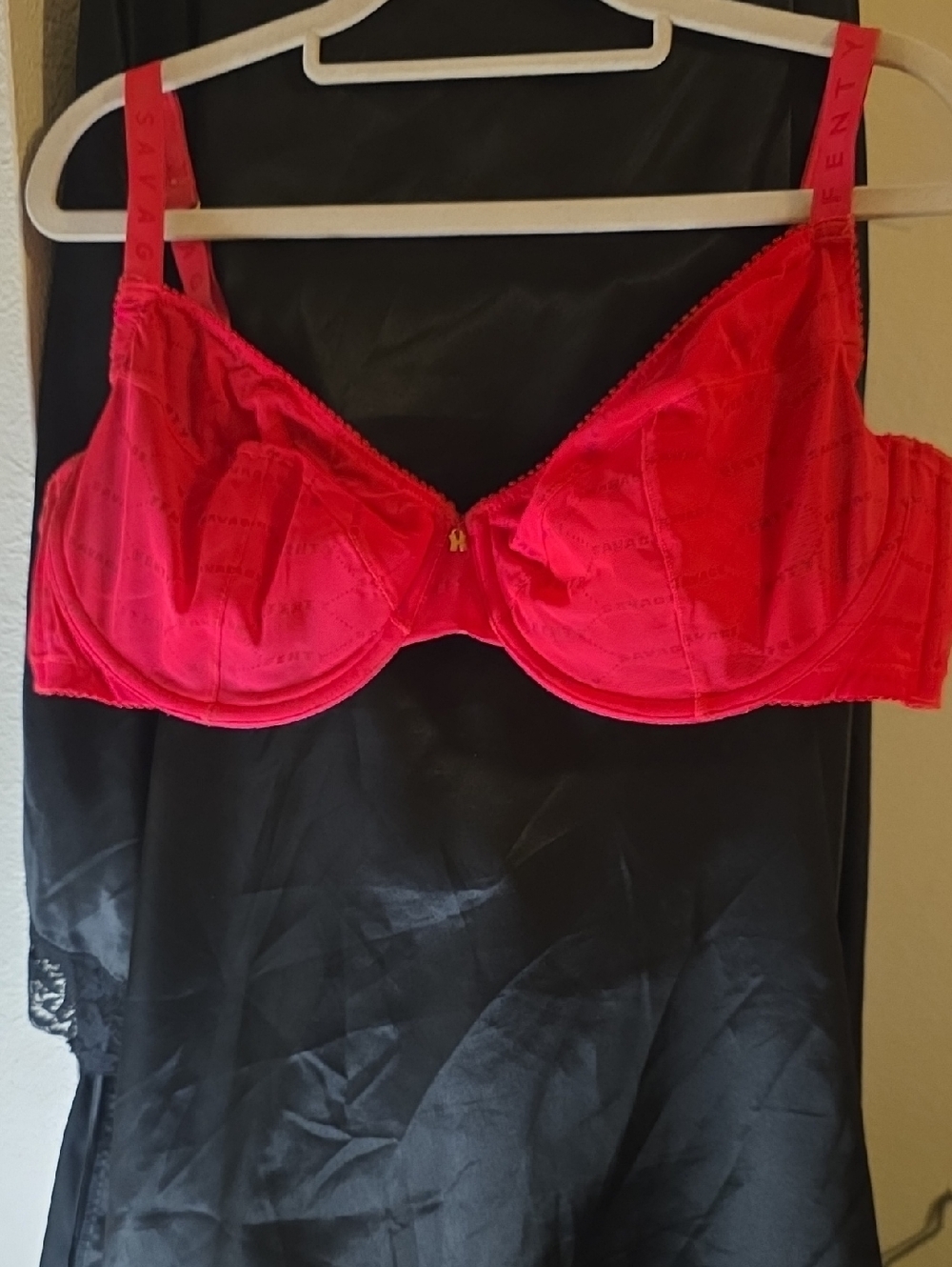 Savage X Fenty Vibrant Pink Underwire Bra